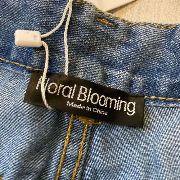 Floral Blooming Shorts - Picture 3 of 6